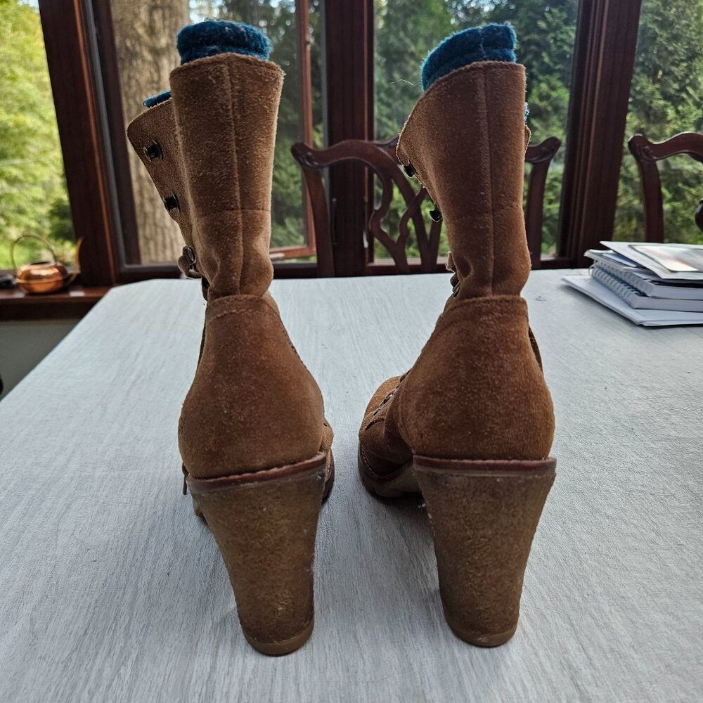 UGG Fabrice -- Chestnut Block Heel Lace Up Wool Lined Boots - Picture 3 of 4